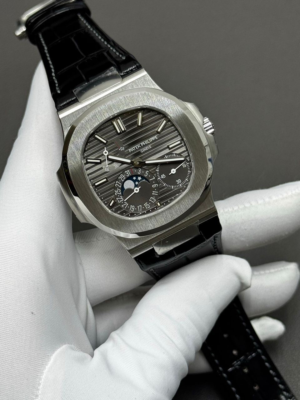 Patek Philippe Nautilus 5712G-001