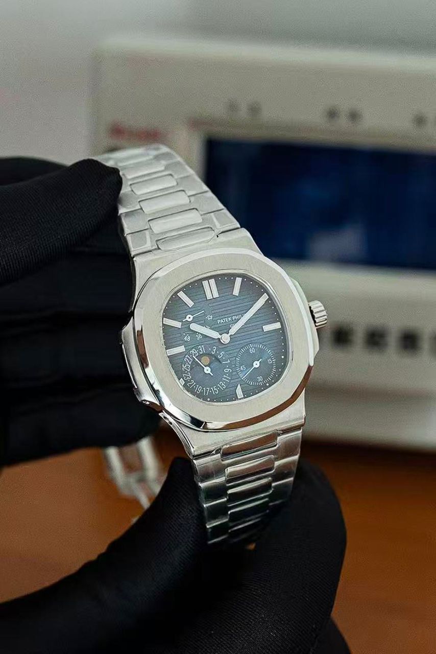 Patek Philippe Nautilus 5712/1A-001