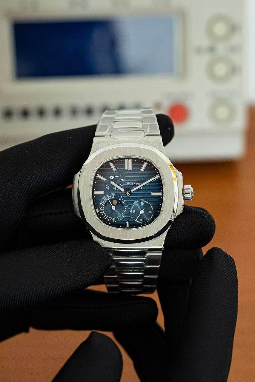 Patek Philippe Nautilus 5712/1A-001