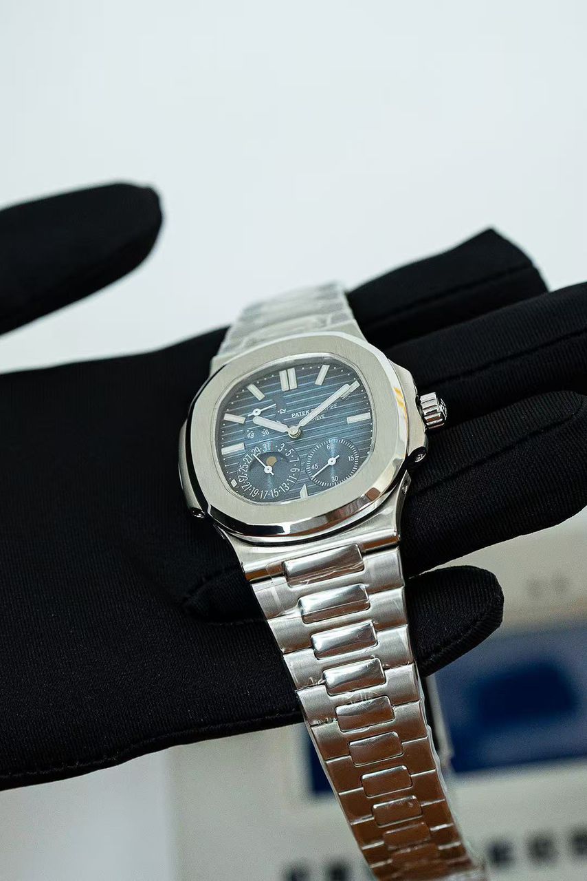 Patek Philippe Nautilus 5712/1A-001